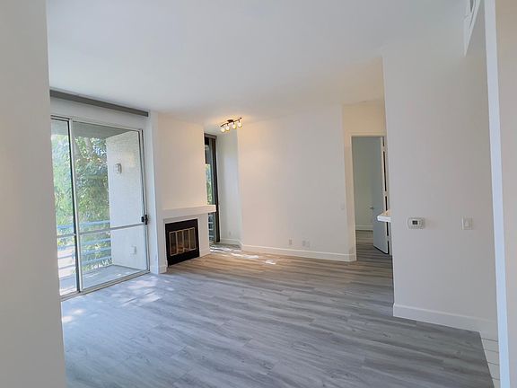 5th image of 5151 Balboa Blvd Unit 204