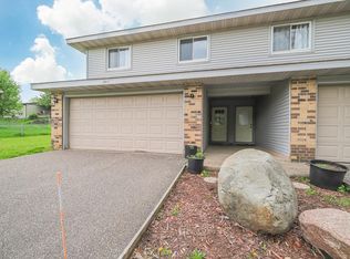 1068 Regency Dr, Woodbury, MN 55125