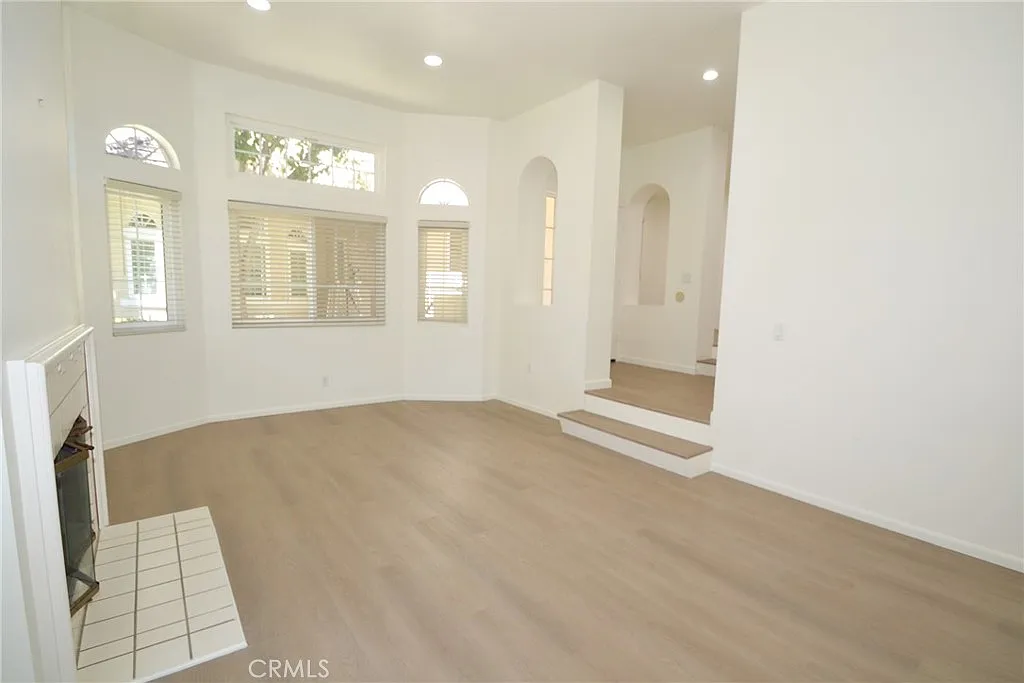 3 bed, 2.5 bath, 1738 sqft, $4,700 — Photo 2