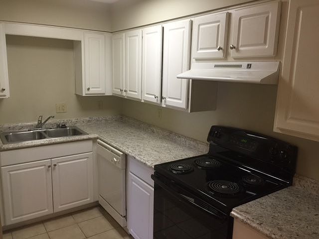 2nd image of 107 La Fontenay Ct