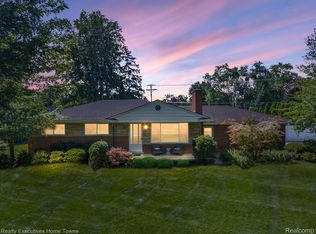 51931 Shelby Rd, Shelby Township, MI 48316