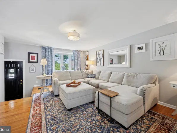 887 Oxford Ave, Phoenixville, PA 19460