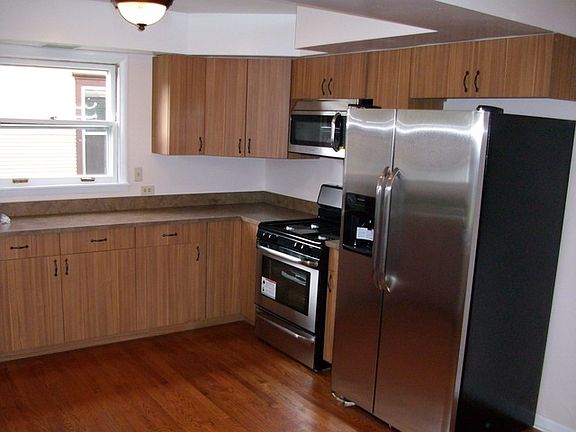4th image of 232 N Washington St