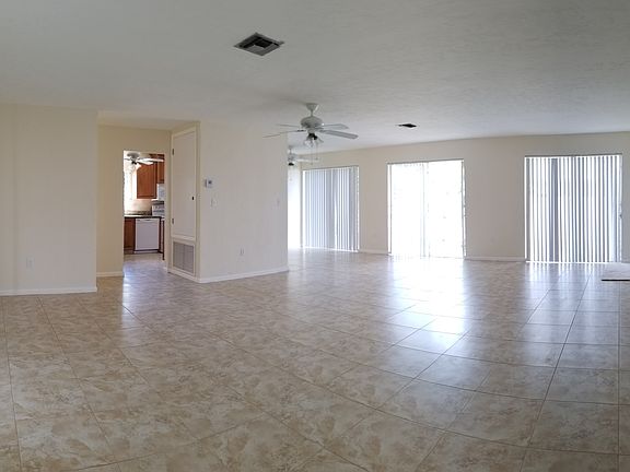 5th image of 21492 Edgewater Dr