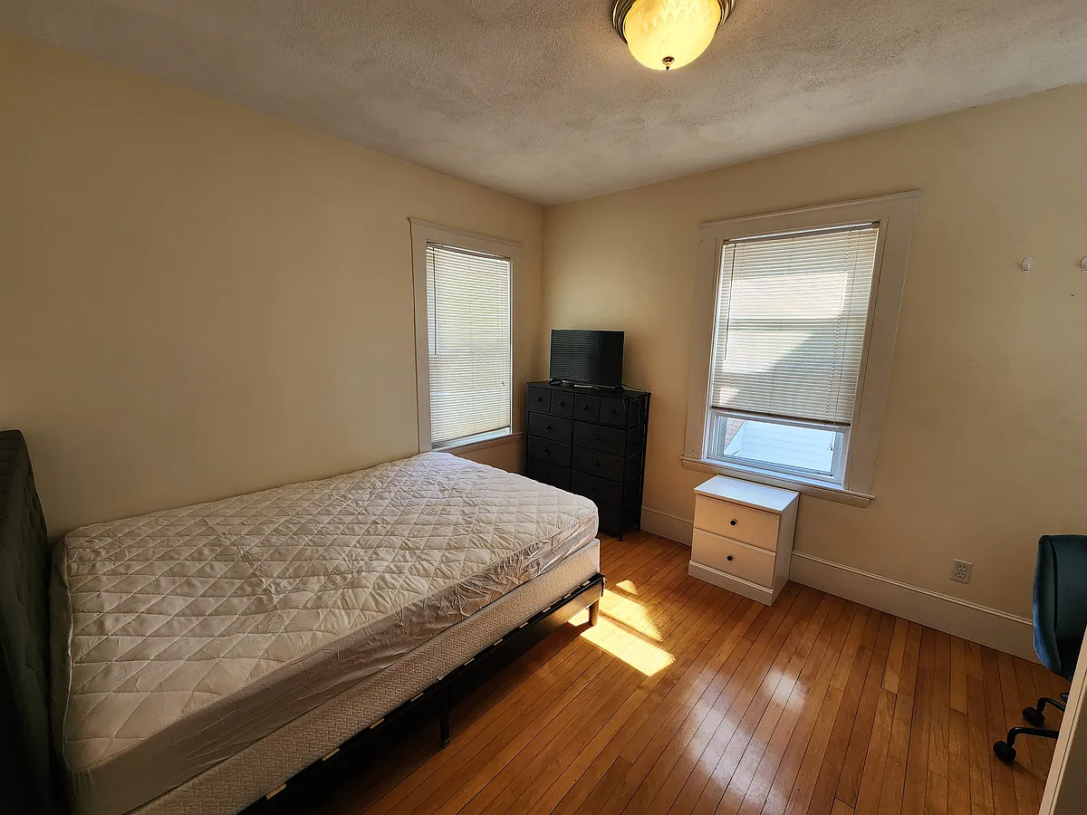 Building Photo - 66 Brook St #2C