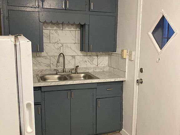 2nd image of 2422B Broadway Blvd NE