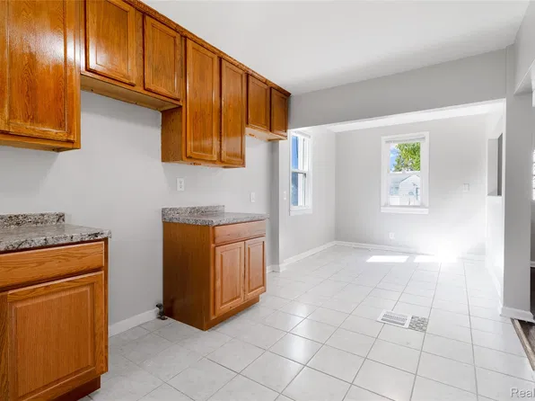 21204 Helle Ave, Warren, MI 48089