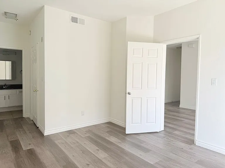 8715 Burton Way - Urban Feel Charming 2 bed 2 bath — Photo 14