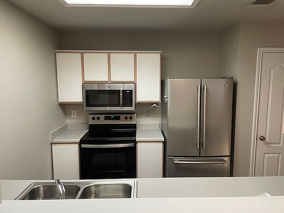4th image of 7903 Cortland Oak