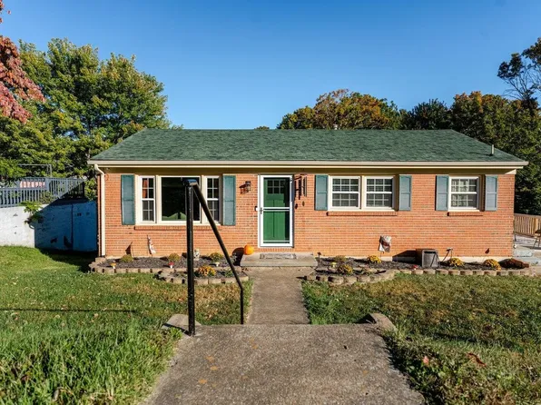 316 Thomas St, Staunton, VA 24401