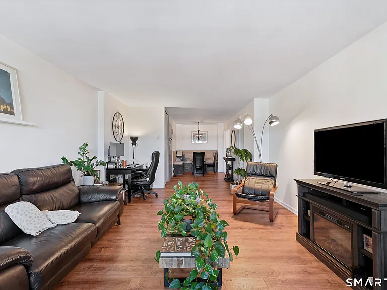 30 Glenbrook Rd #2E — Photo 2