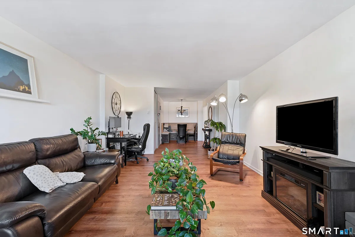 Building Photo - 30 Glenbrook Rd #2E