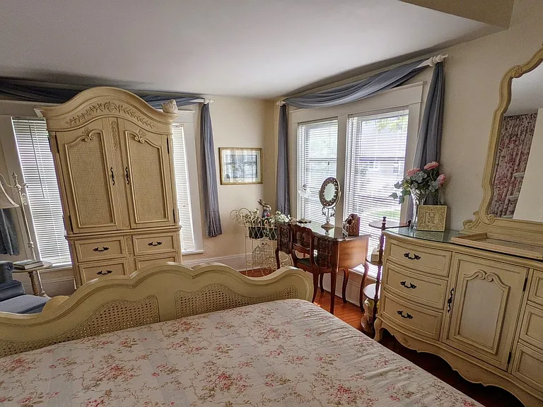 1121 Victoria Dr — Photo 26