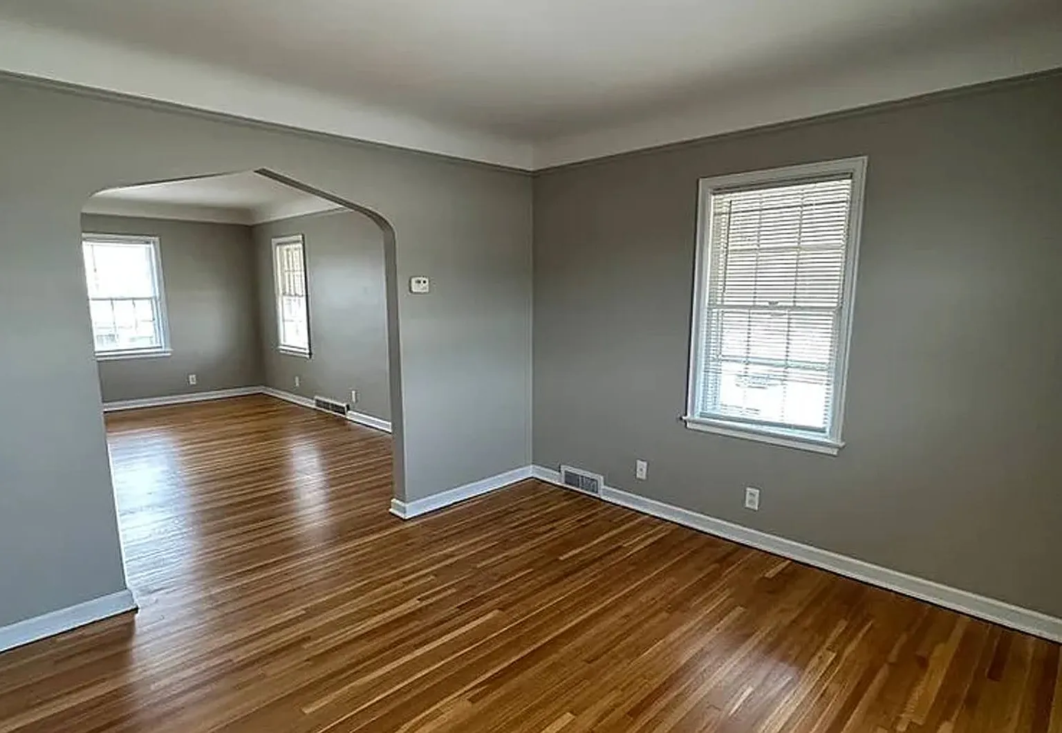 3902 Harney — Photo 4