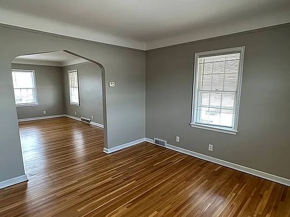 4th image of 3902 Harney St #6379218