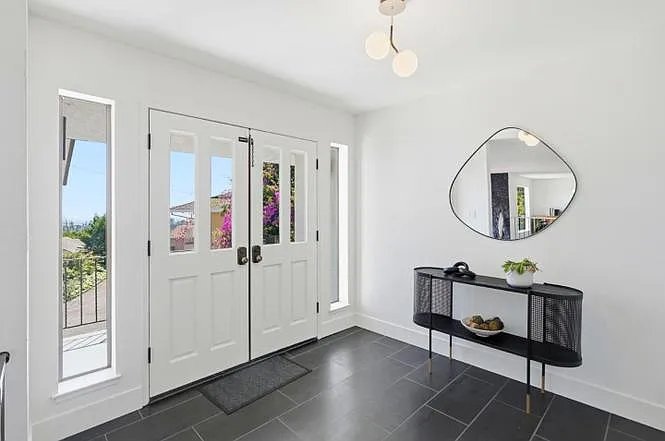 4206 Huntington St — Photo 2
