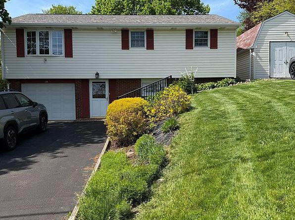 105 Willow Dr