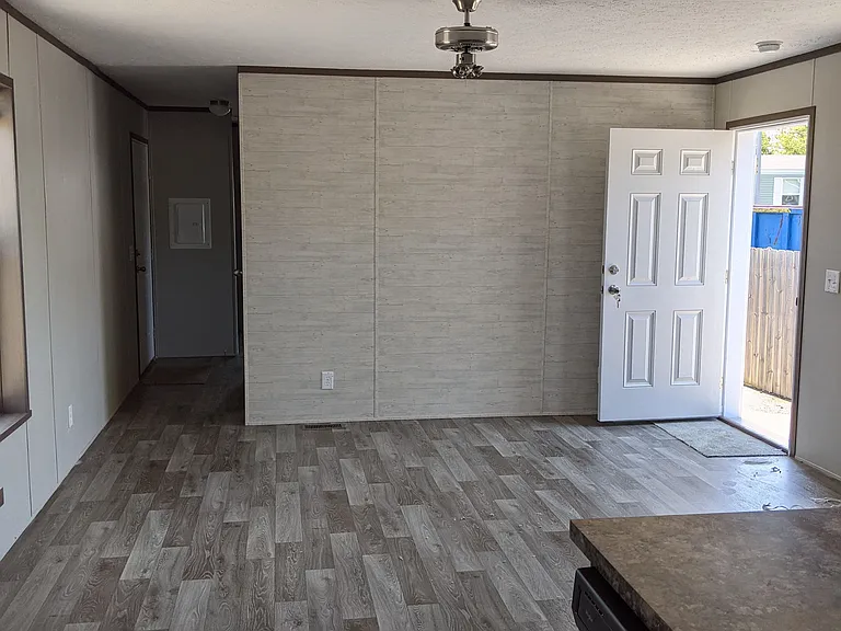 Hickory Knoll — Photo 23