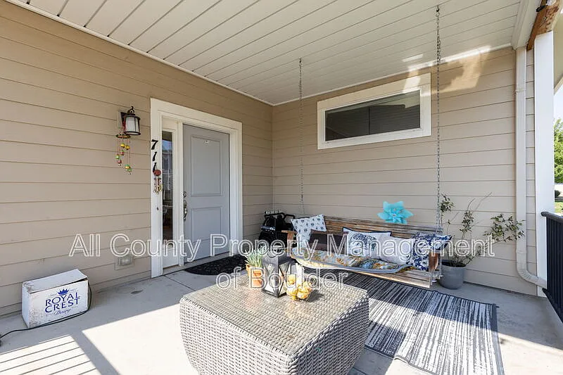 4 bed, 3.5 bath, 2303 sqft, $2,850 — Photo 2
