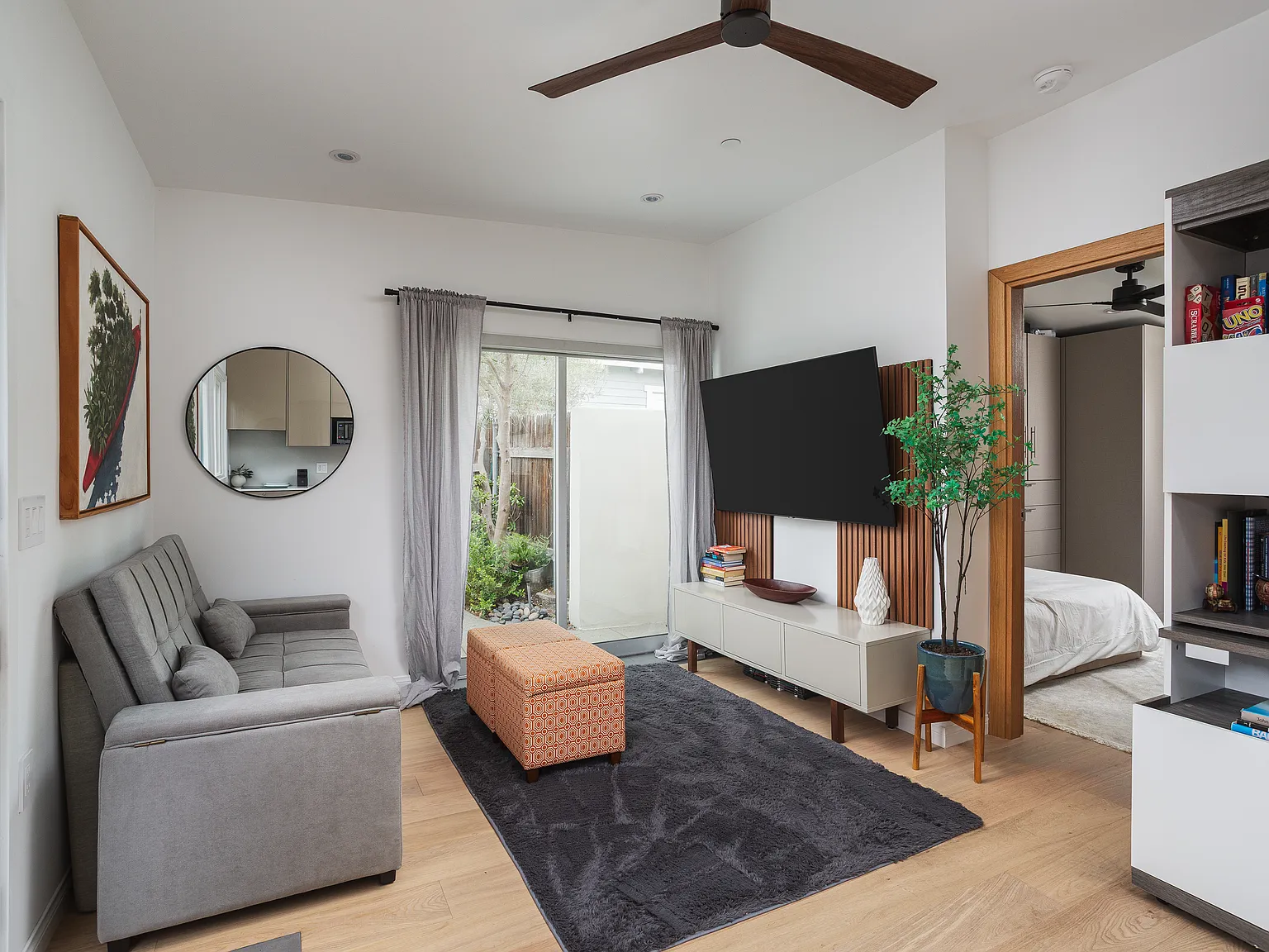 1 bed, 365 sqft, $2,698 — Photo 3