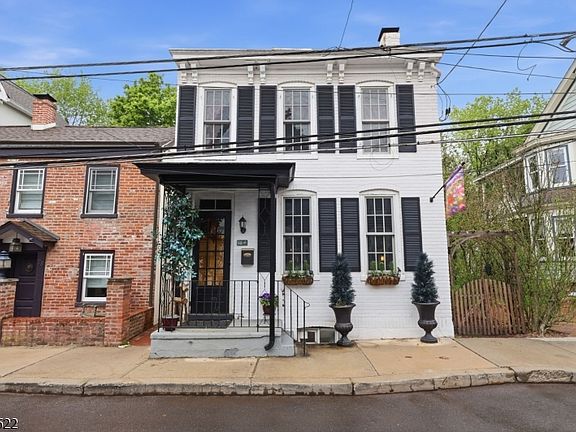 2nd image of 30 Swan St