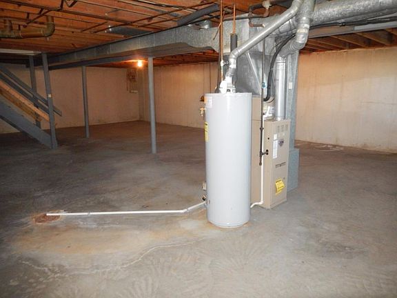 5th image of 1044 Wesleyan Dr
