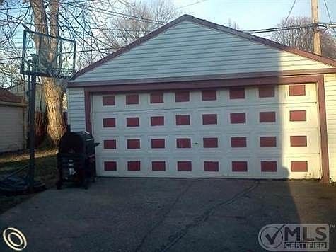 3rd image of 14418 Rosemont Ave