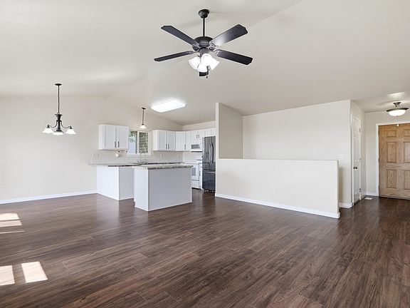 4th image of 168 Savoy Cir