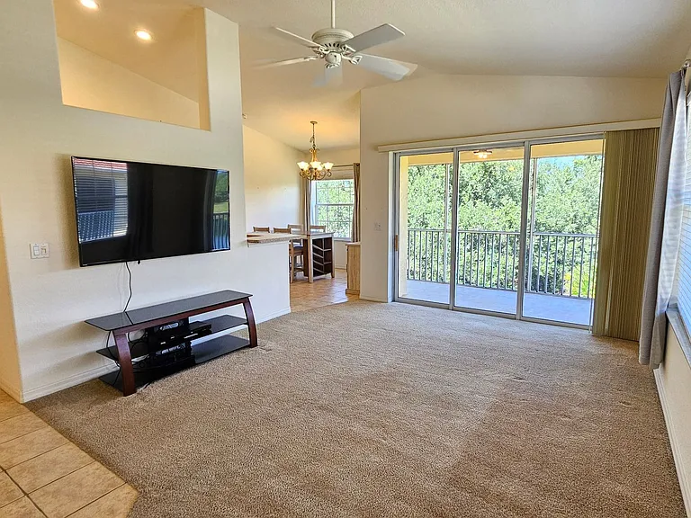 904 Casa Del Lago Way #904 — Photo 8