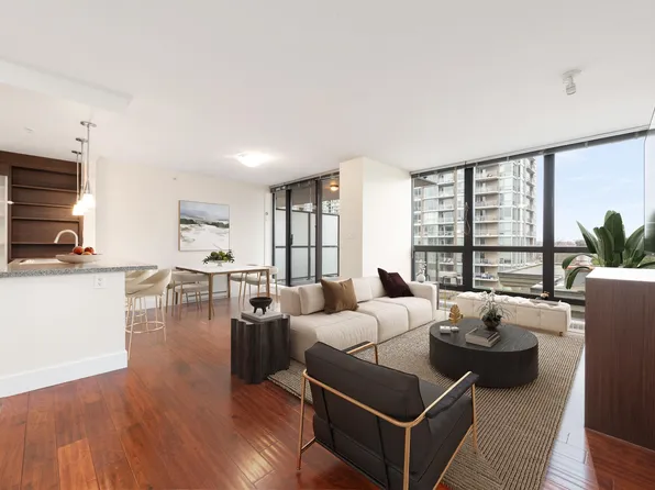 2959 Glen Dr #705, Coquitlam, BC V3B 0B8