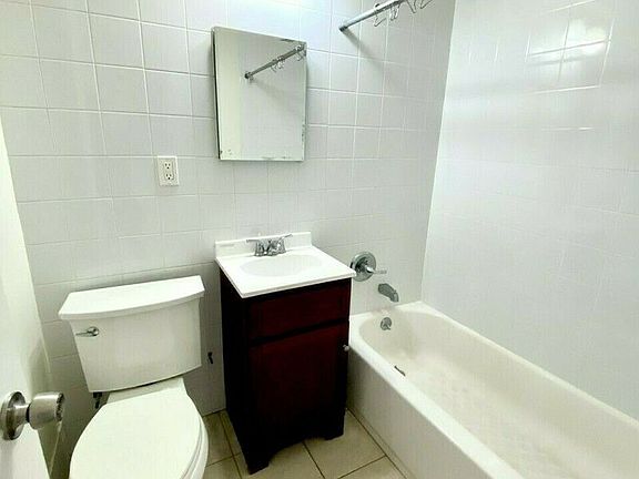4th image of 87-01 Elmhurst Ave #6D