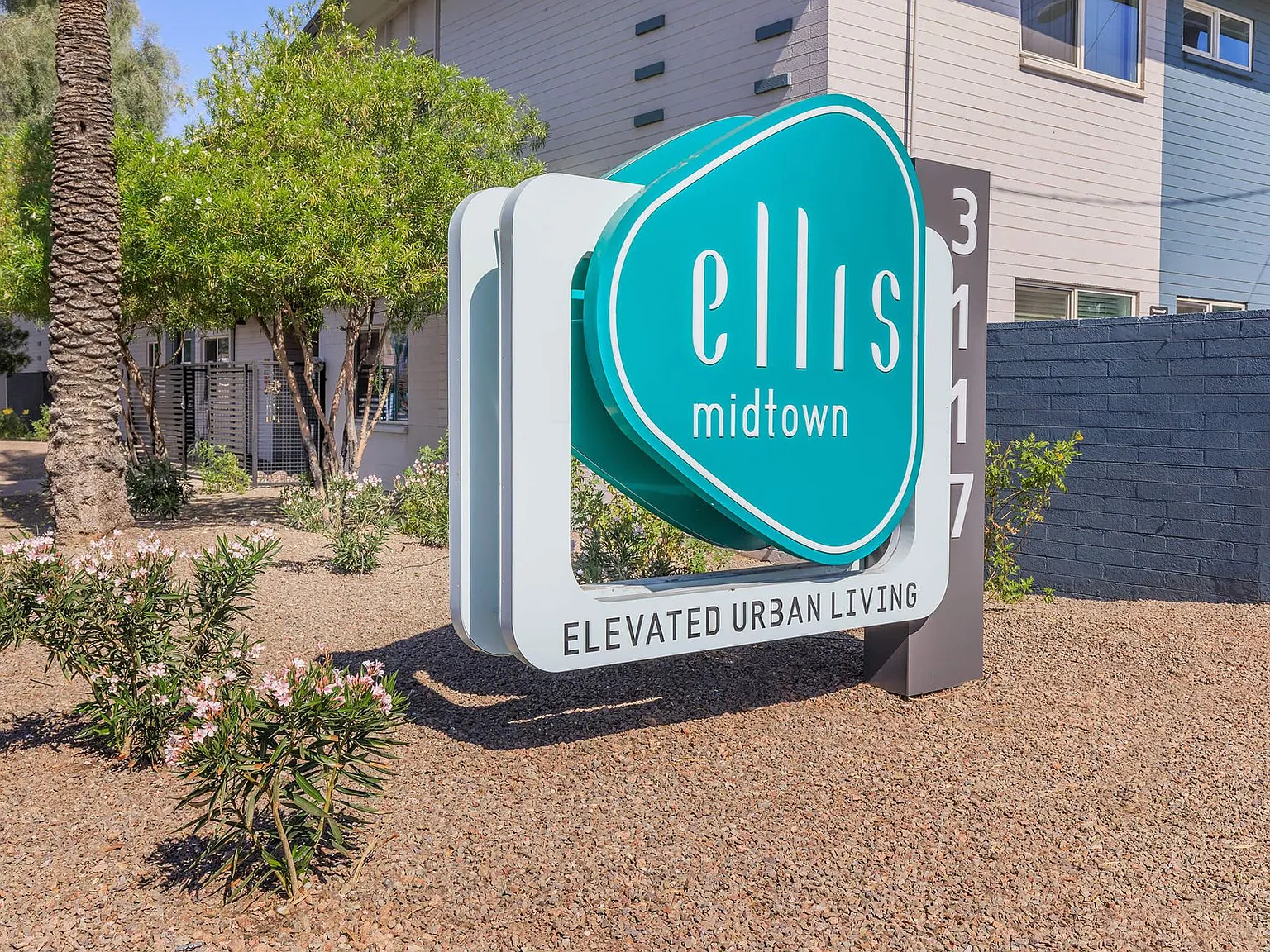 Ellis Midtown — Photo 2