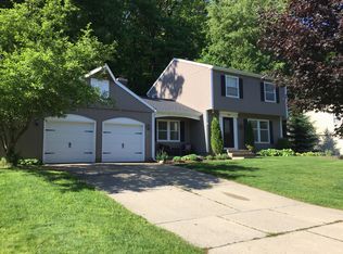 484 Adaway Ave SE, Ada, MI 49301