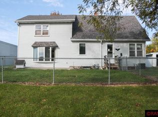 108 W 14th St, Blue Earth, MN 56013