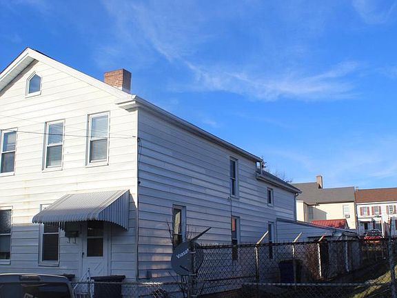 3rd image of 428 Cook St