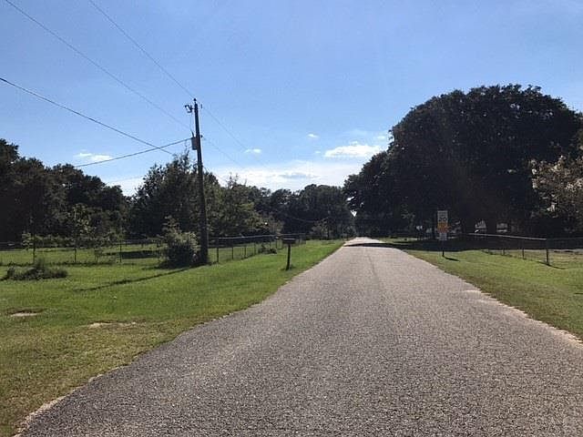 2nd image of 4831 Breezy Ln