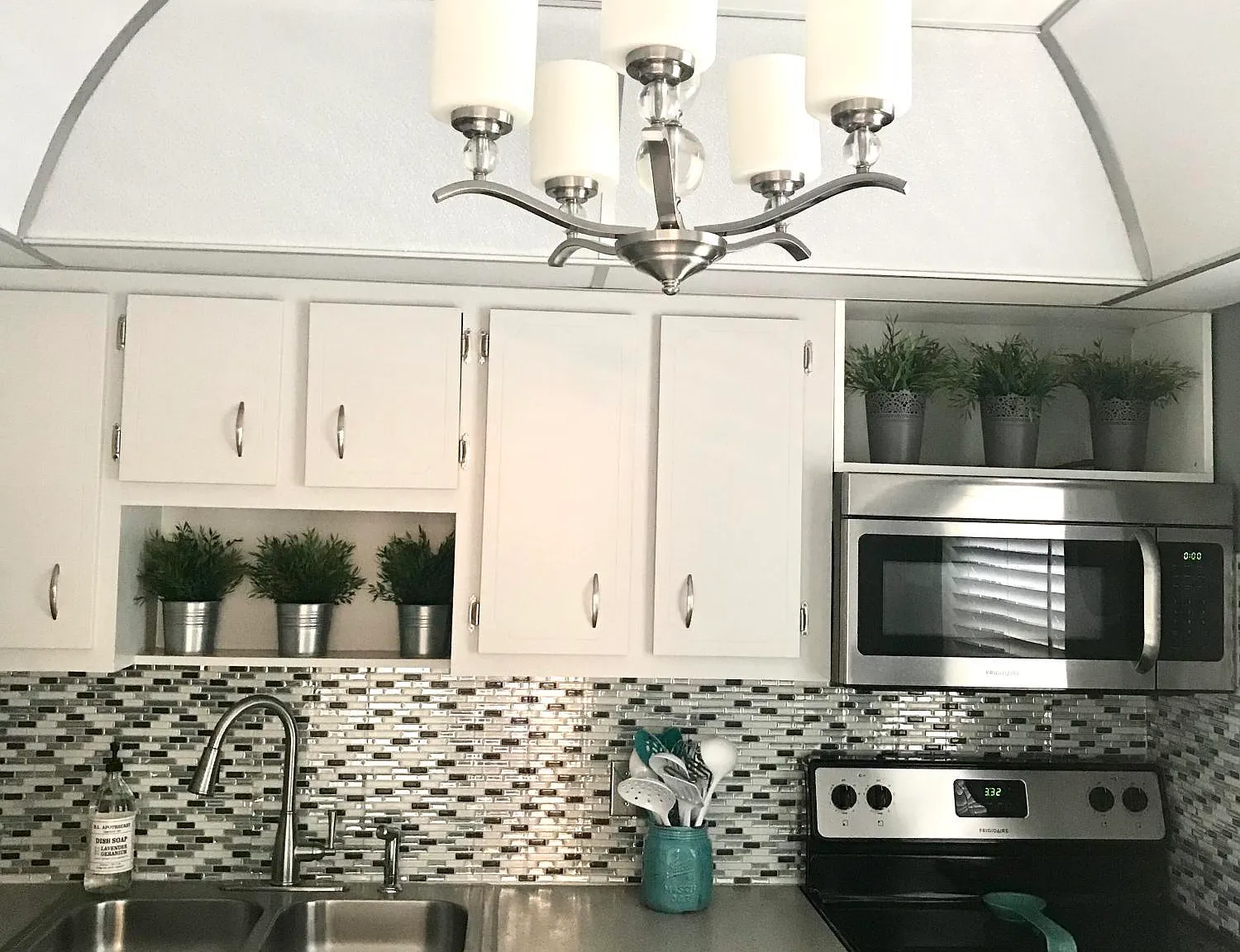 1 bed, 1.5 bath, 775 sqft, $1,450 — Photo 2