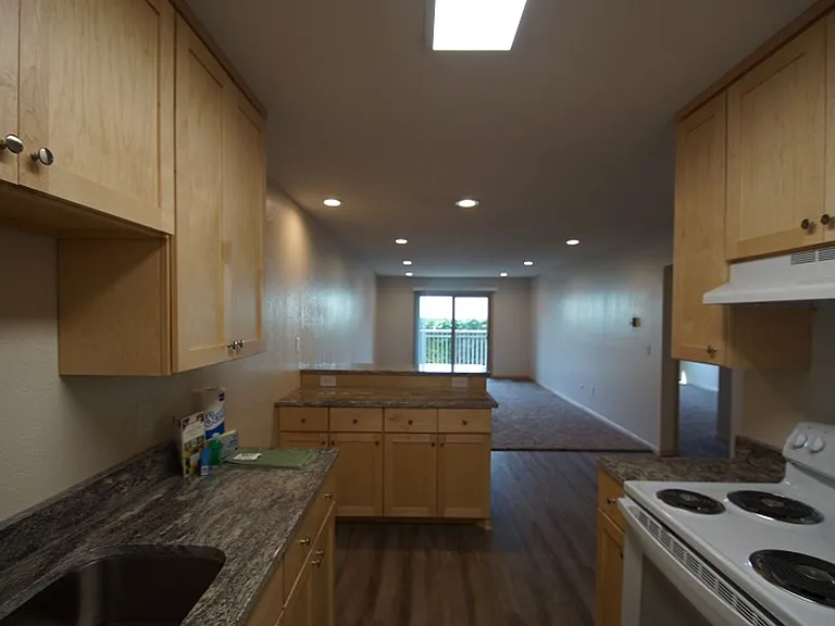 Larpenteur Estates Apartments — Photo 82
