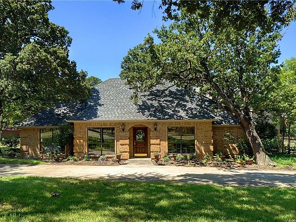 5th image of 775 Lake Wood Dr