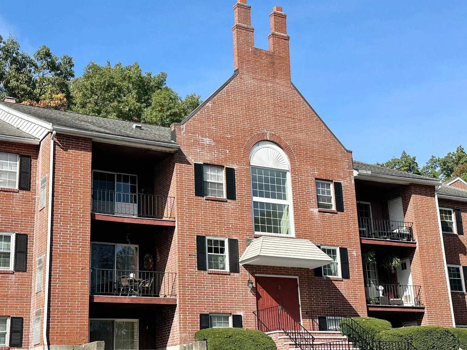 2 bed, 980 sqft, $1,990 — Photo 1