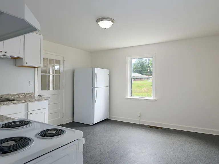 5225 Summit Dr — Photo 6