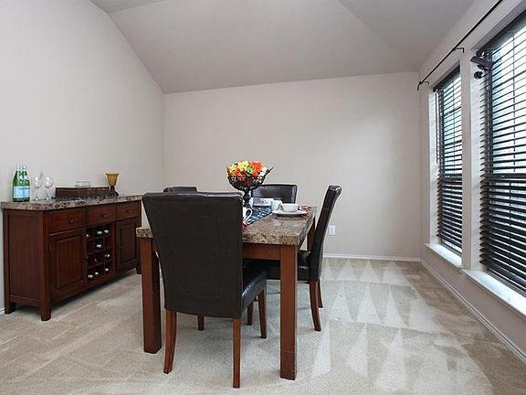 3rd image of 805 Bamboo Dr