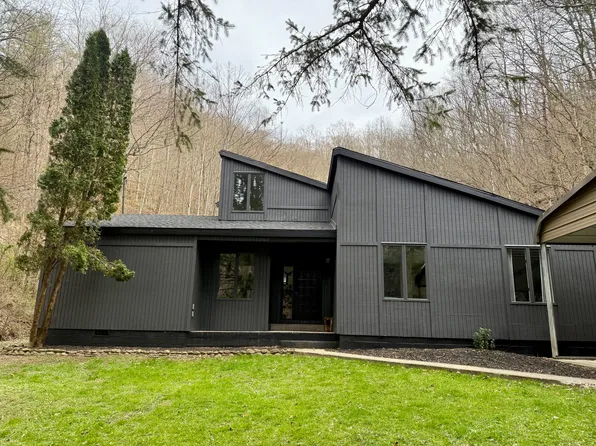 194 Hillcrest Hts, Pikeville, KY 41501