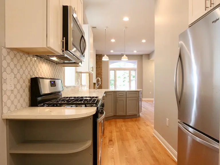 1921 S Peoria St #2 — Photo 7