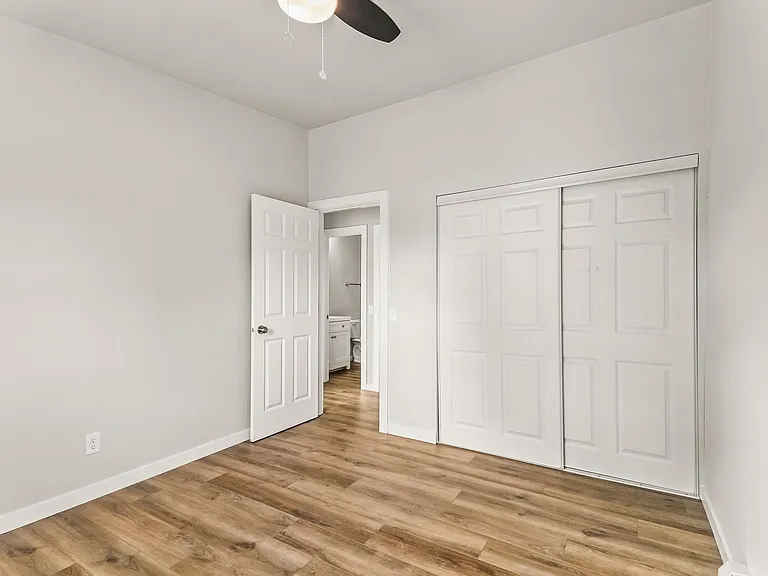 124 - 224 S Bird Street Apartments — Photo 12
