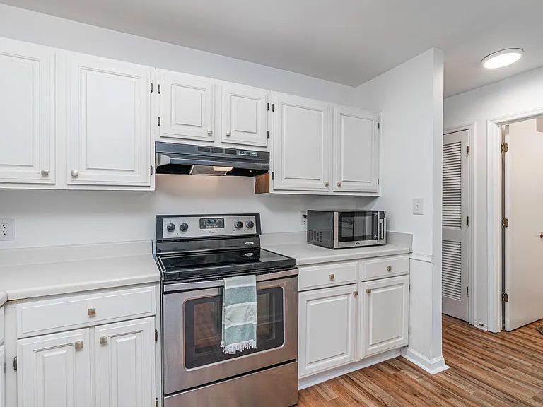 1135 Hulon Ln — Photo 10