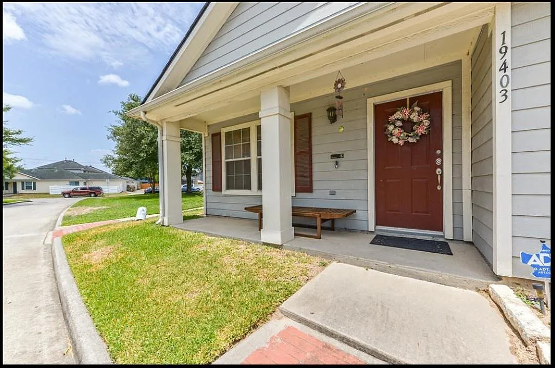 3 bed, 2.0 bath, 1408 sqft, $1,750 — Photo 3