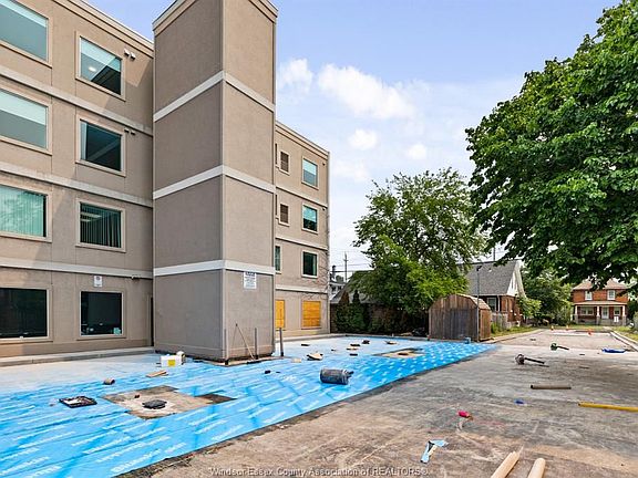 4th image of 1500 Ouellette Ave #404