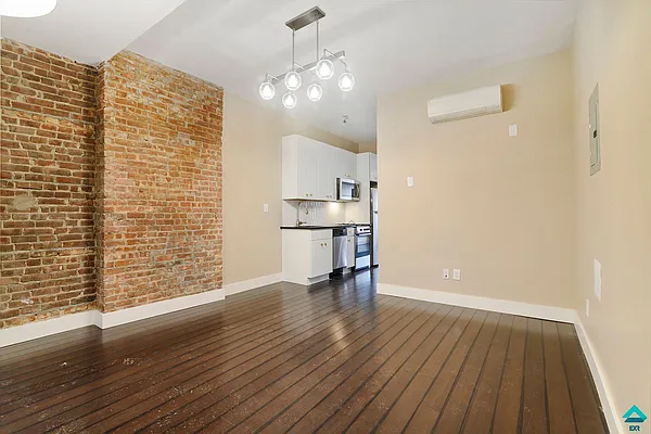 Rented by EXR | media 4