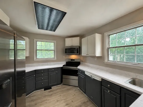 2410 Magnolia Dr, Wilmington, DE 19810